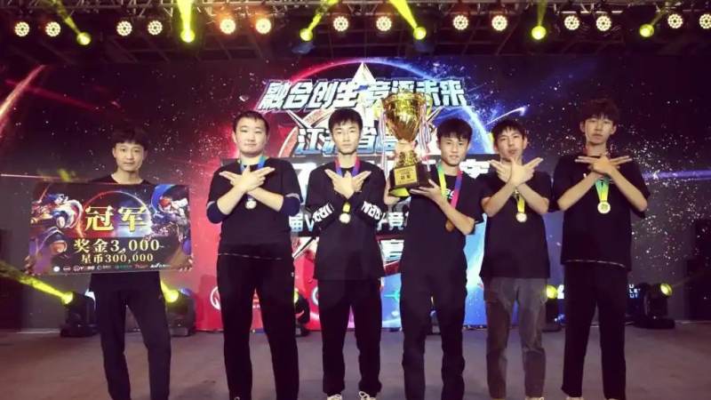 电竞比赛中即时数据面板包含哪些指标